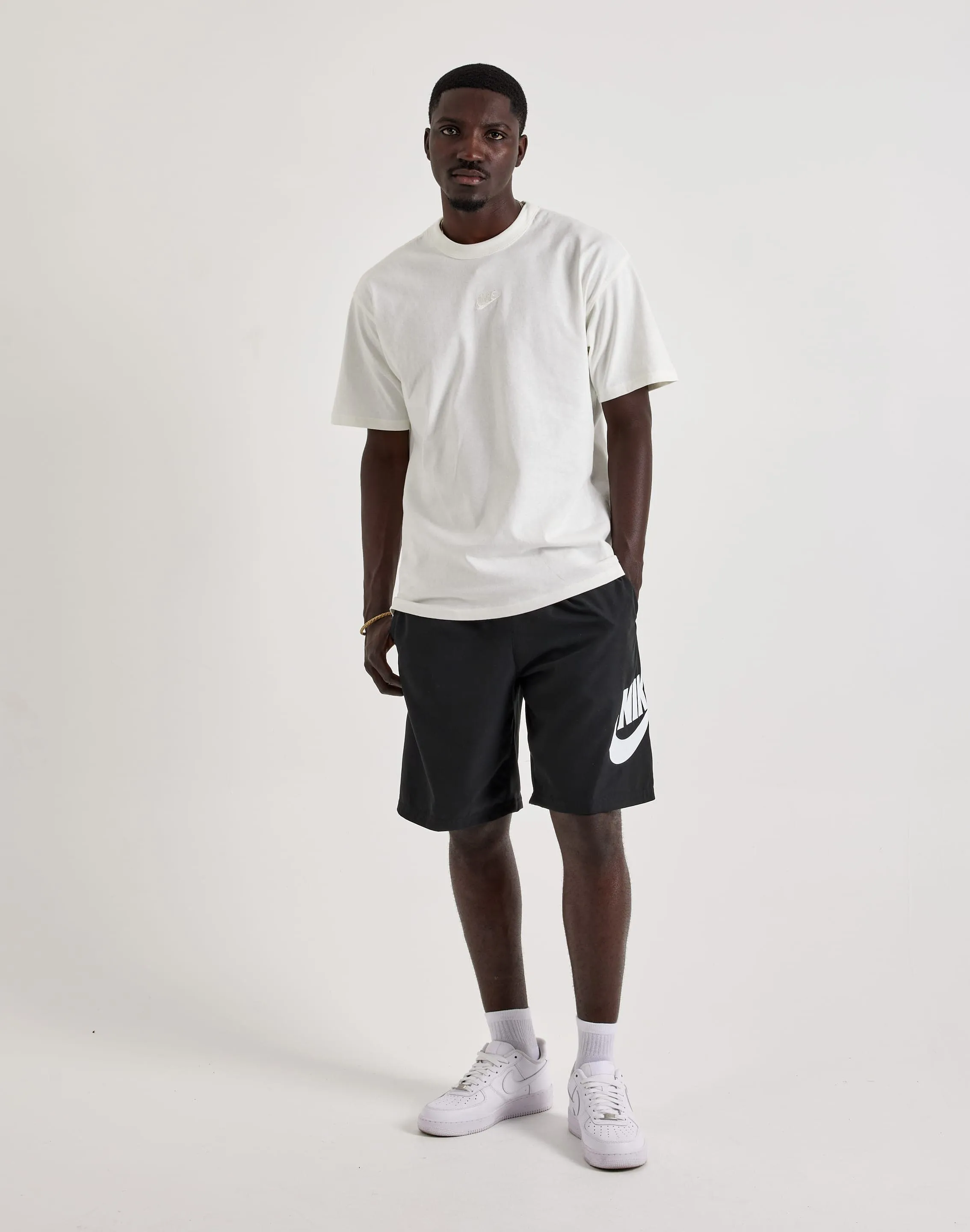 Nike Premium Essentials Tee