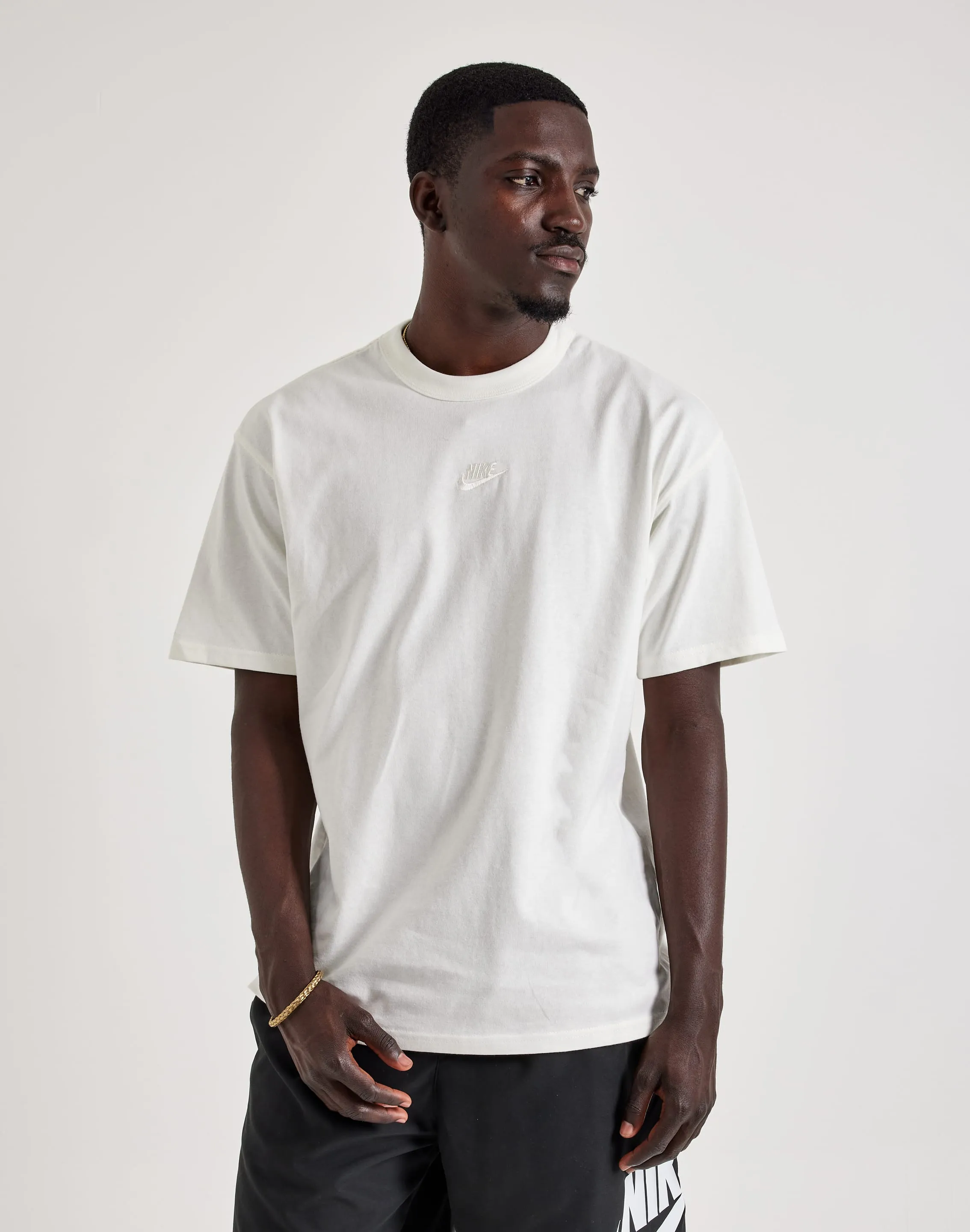 Nike Premium Essentials Tee