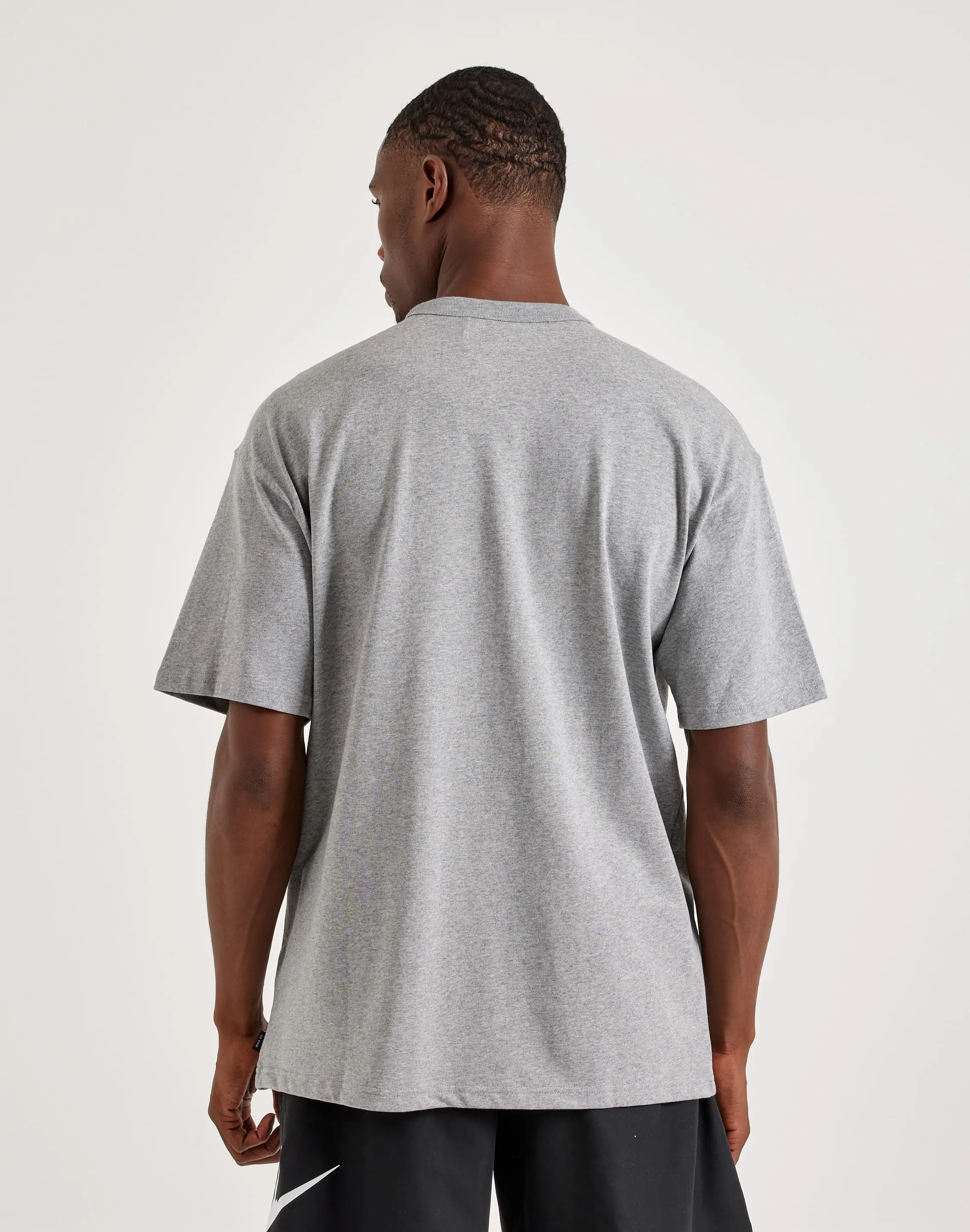 Nike Premium Essentials Tee