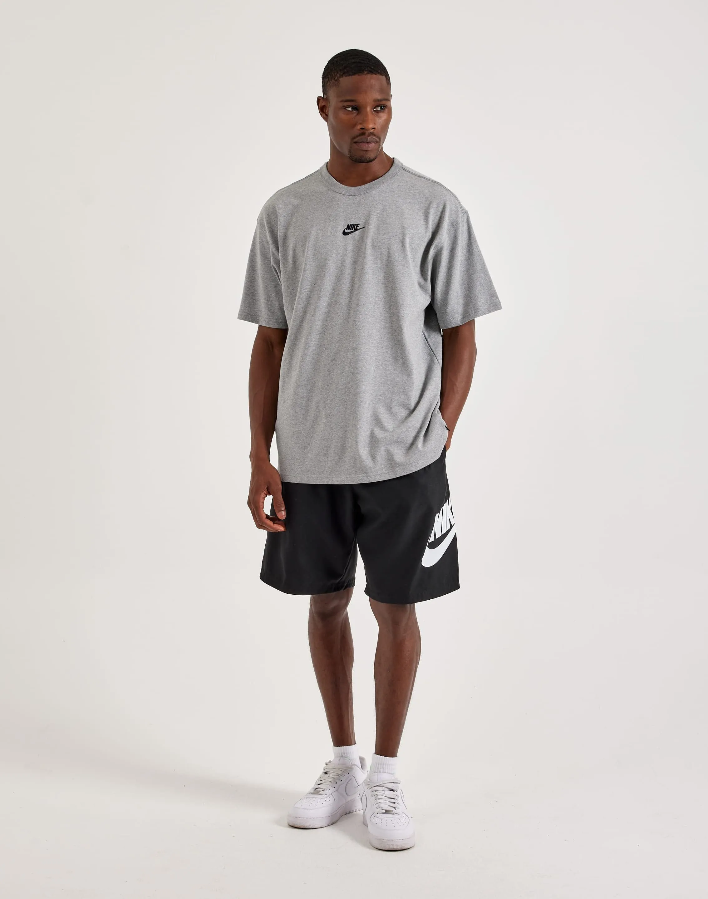 Nike Premium Essentials Tee