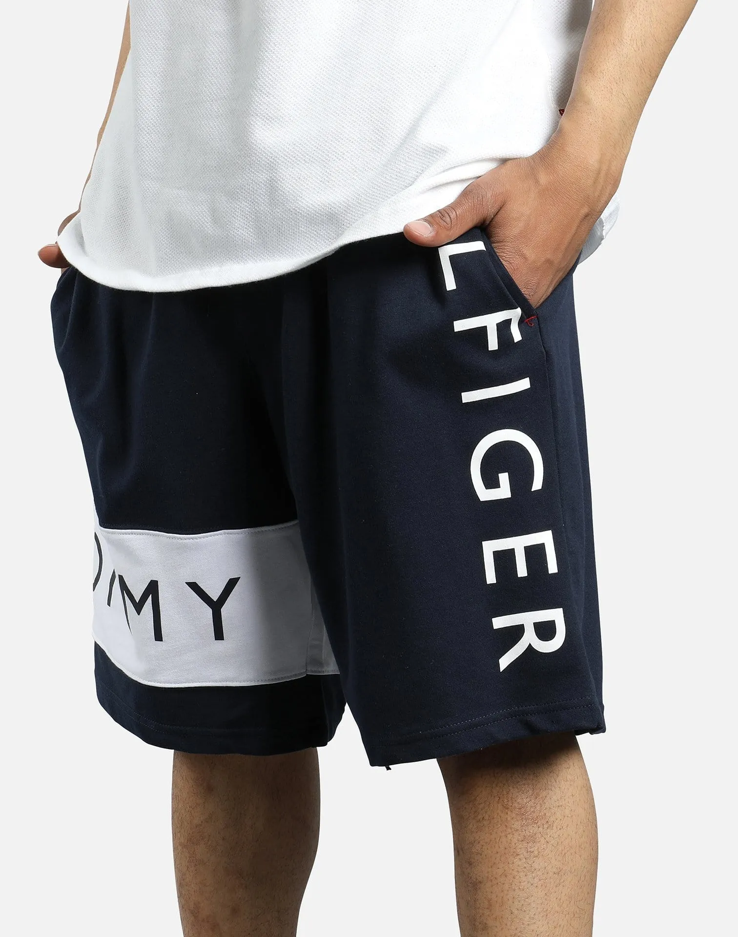 Tommy Hilfiger MODERN ESSENTIALS LOGO-PRINT FRENCH TERRY SHORTS