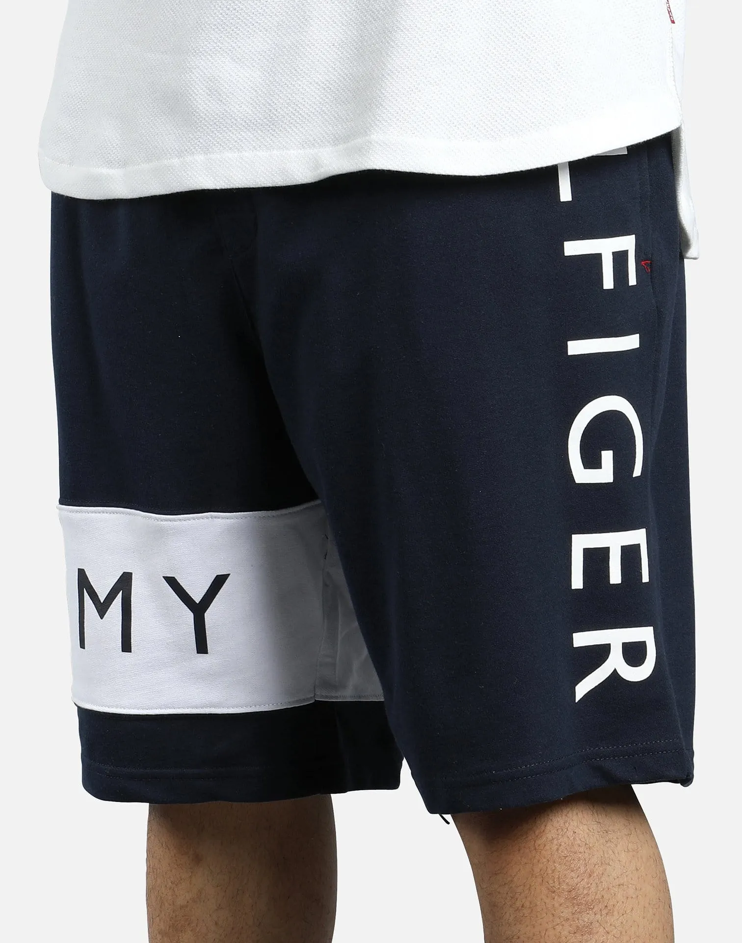 Tommy Hilfiger MODERN ESSENTIALS LOGO-PRINT FRENCH TERRY SHORTS